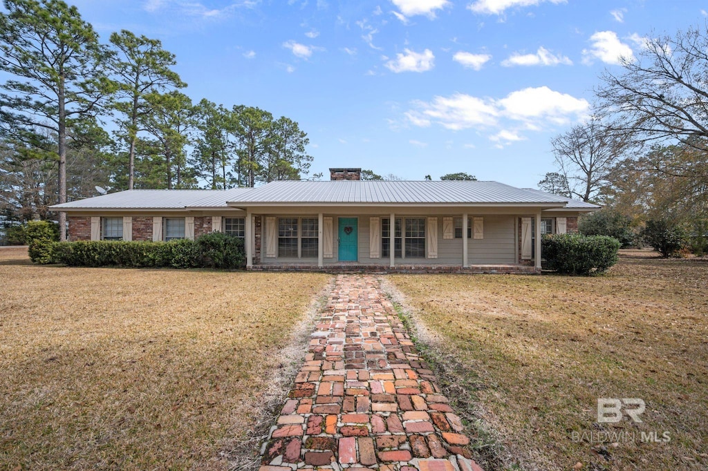 ranch-style house featuring a porch and a front yard