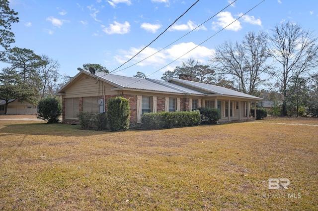 view of front of house with a front yard