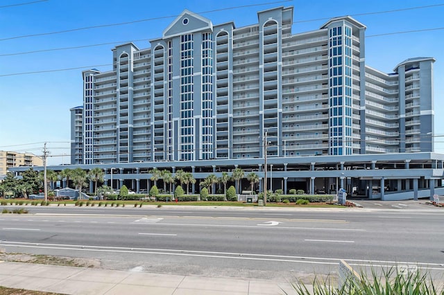 view of apartment building / complex