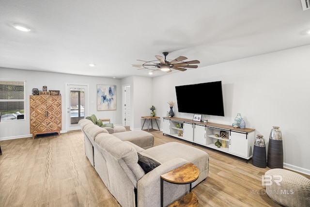 living room with ceiling fan, light wood finished floors, baseboards, and recessed lighting