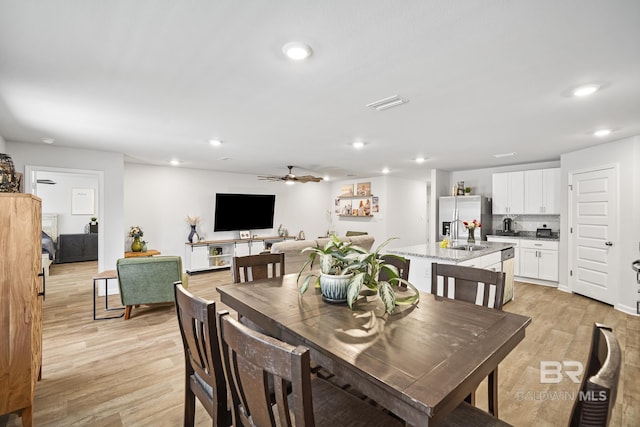 dining space featuring visible vents, light wood-type flooring, a ceiling fan, and recessed lighting