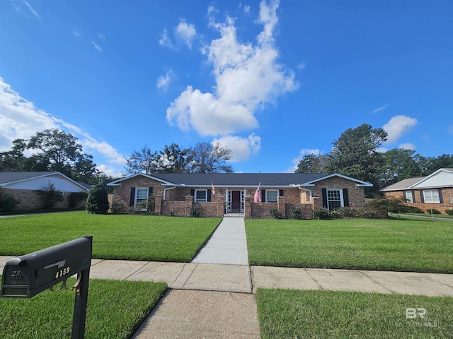 ranch-style house featuring a front yard