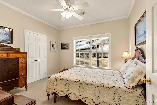 17174 Finnell Rd, Northport, AL 35475 - bedroom featuring visible vents, crown molding, ceiling fan, carpet floors, and a closet