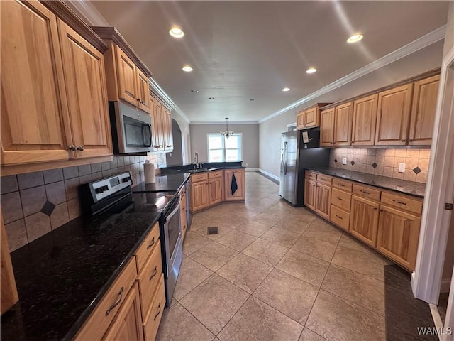 10617 Austin Loop, Vance, AL 35490 - kitchen featuring appliances with stainless steel finishes, a peninsula, a chandelier, crown molding, and tasteful backsplash