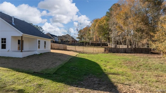 view of yard featuring a patio area