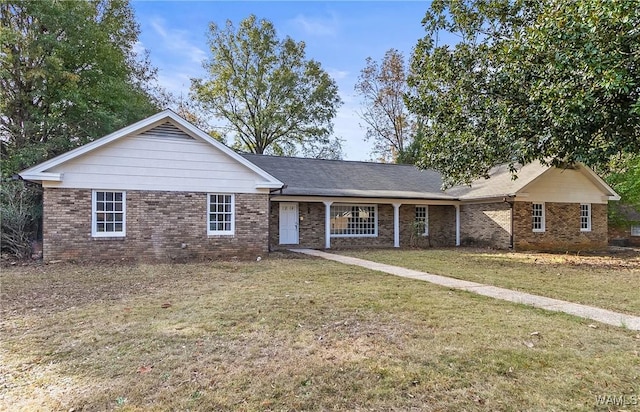 single story home featuring a front yard