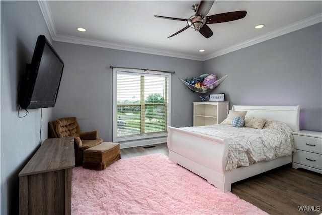 10821 Dogwood Cir, Vance, AL 35490 - living area with light wood finished floors, crown molding, ceiling fan, and recessed lighting