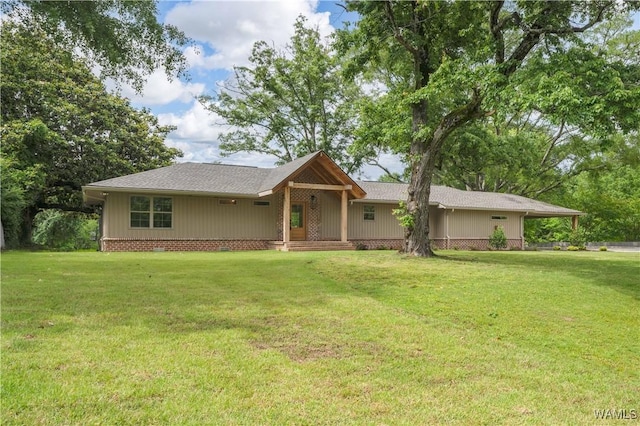 single story home featuring a front yard and roof with shingles