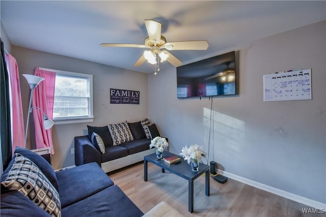 living room with light hardwood / wood-style floors and ceiling fan