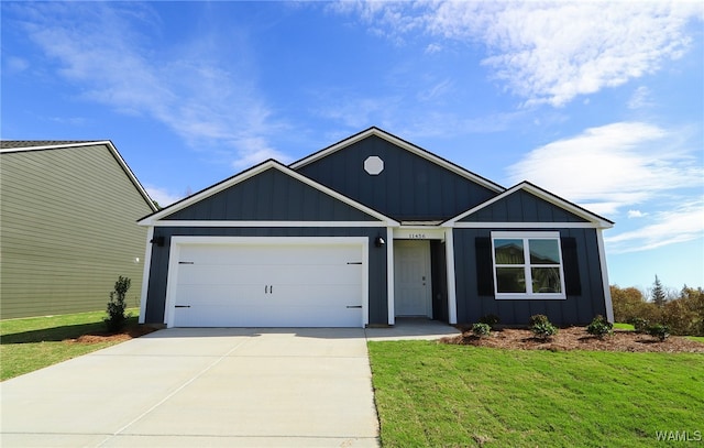 view of front of home featuring a front yard and a garage