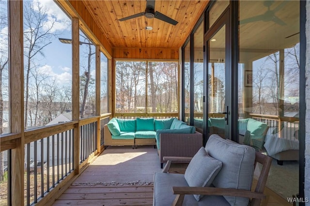 sunroom / solarium with outdoor lounge area and a ceiling fan