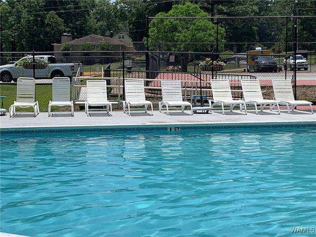 view of swimming pool