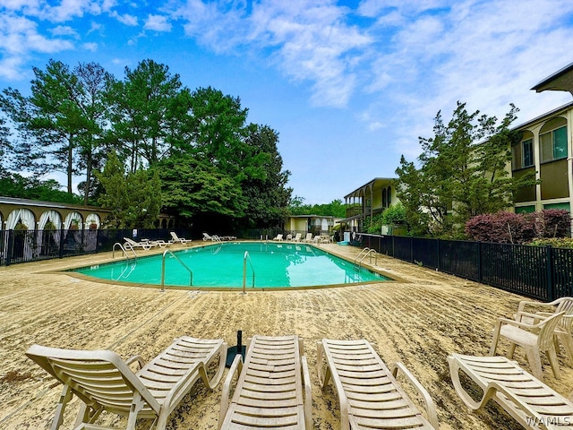 view of swimming pool