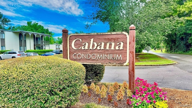 view of community / neighborhood sign