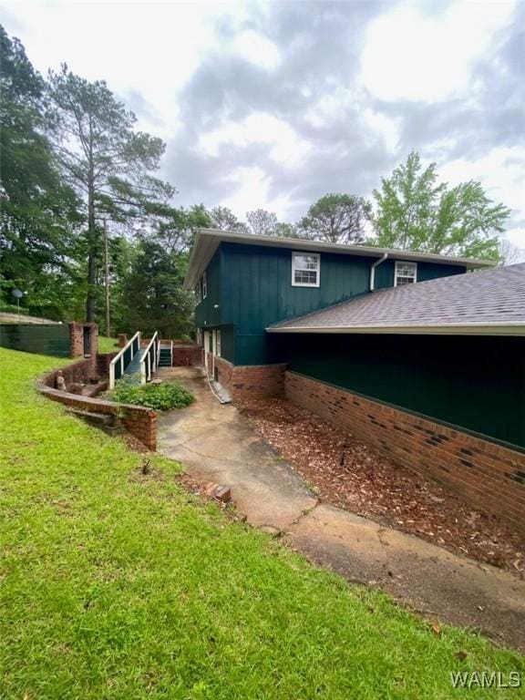 924 12th St SW, Fayette, AL 35555 - view of home's exterior featuring a lawn