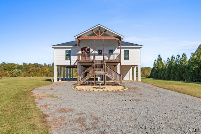 view of front facade featuring a carport, a porch, and a front yard