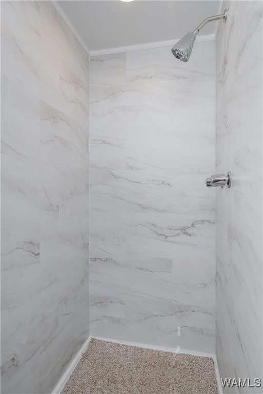 bathroom featuring a tile shower