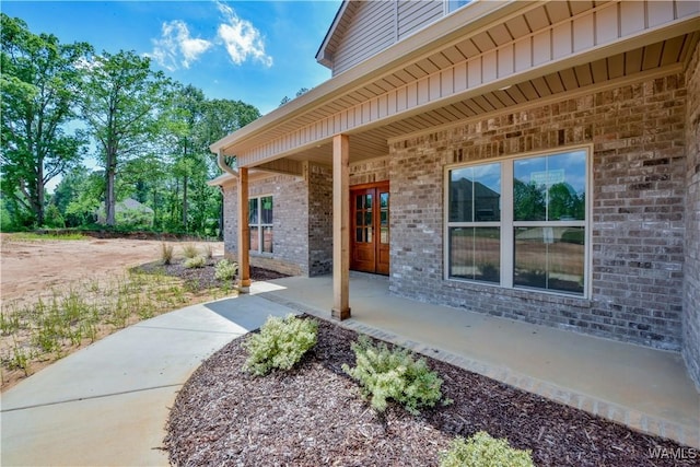property entrance with covered porch