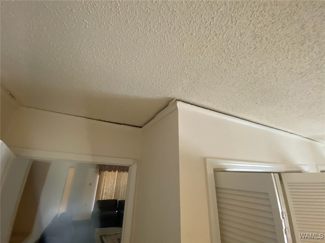 room details featuring a textured ceiling