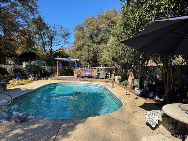 view of swimming pool featuring a patio