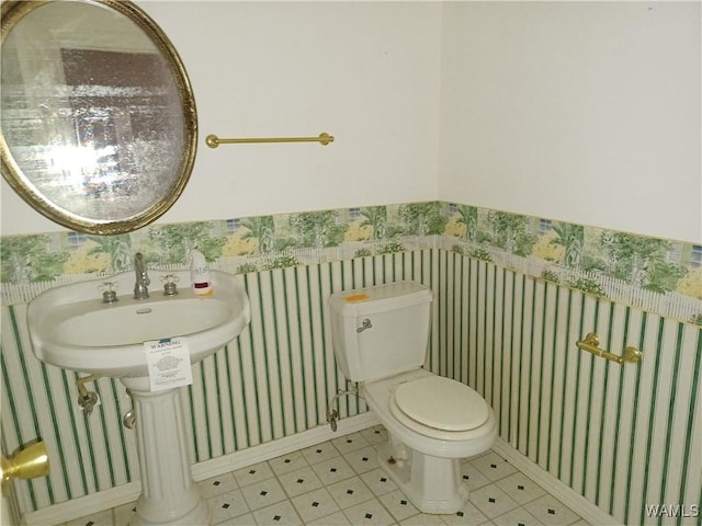 bathroom featuring sink and toilet