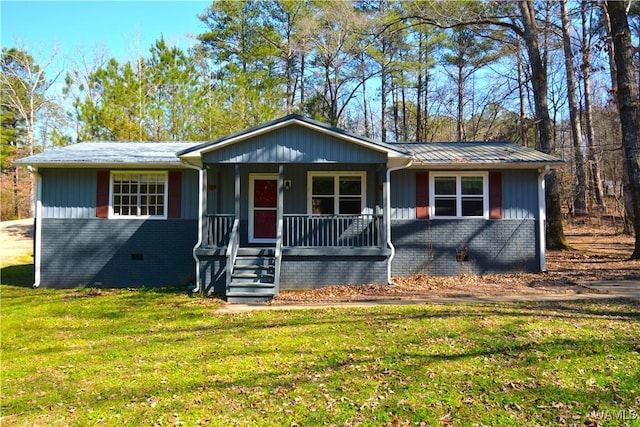 view of front of home featuring a porch, crawl space, brick siding, and a front lawn