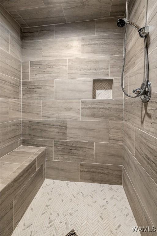 bathroom featuring tiled shower