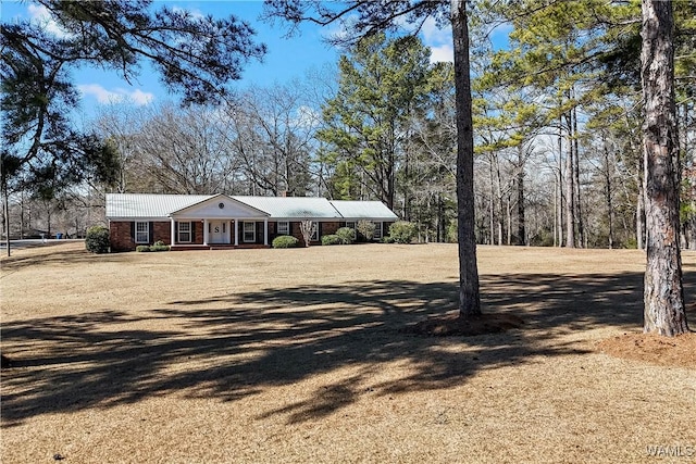 view of front of house featuring a porch and a front yard