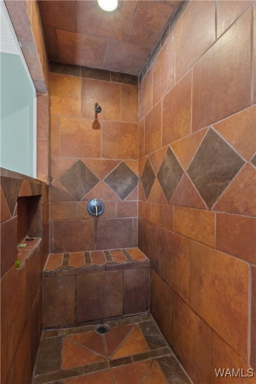 bathroom featuring tiled shower