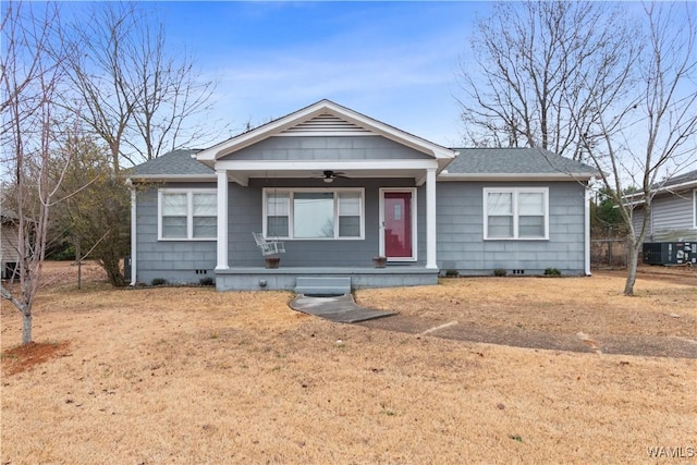 view of front facade featuring central AC, ceiling fan, covered porch, and a front yard