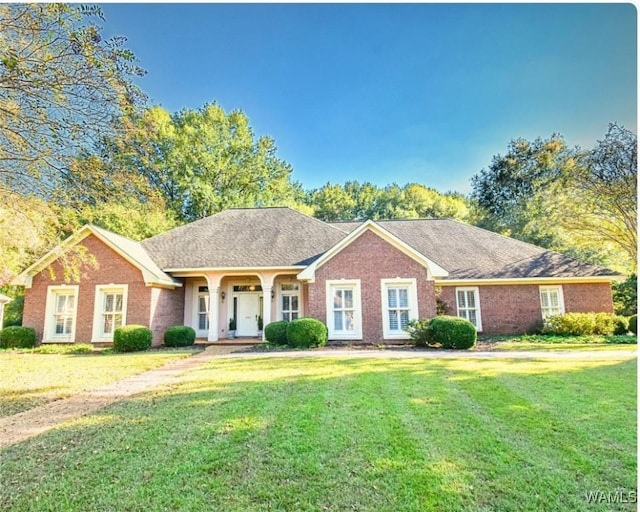 single story home featuring a front lawn