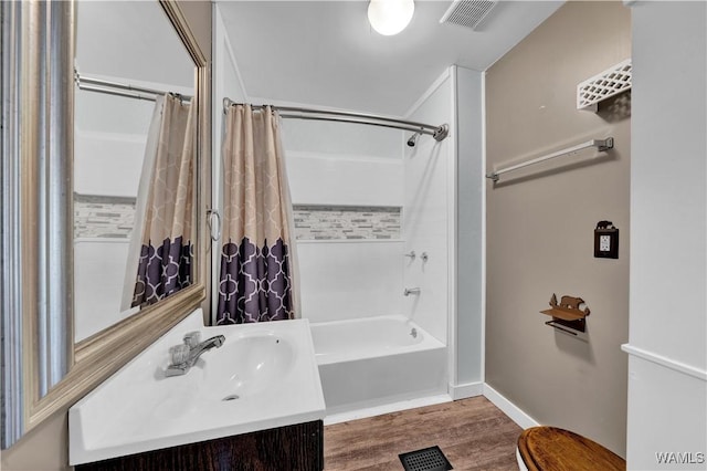 44 Maddox Rd, Nauvoo, AL 35578 - bathroom featuring visible vents, shower / tub combo, baseboards, vanity, and wood finished floors