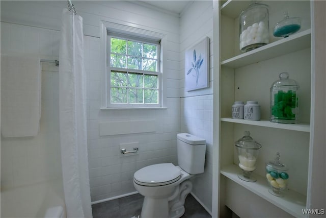 bathroom featuring toilet and a shower with curtain