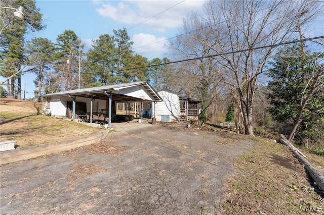 view of front of house featuring an attached carport and driveway
