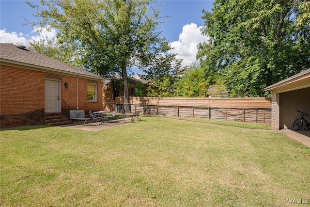 view of yard featuring a patio area