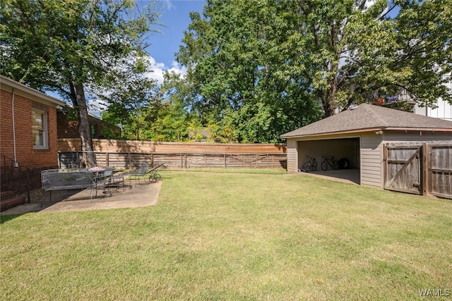 view of yard with a patio