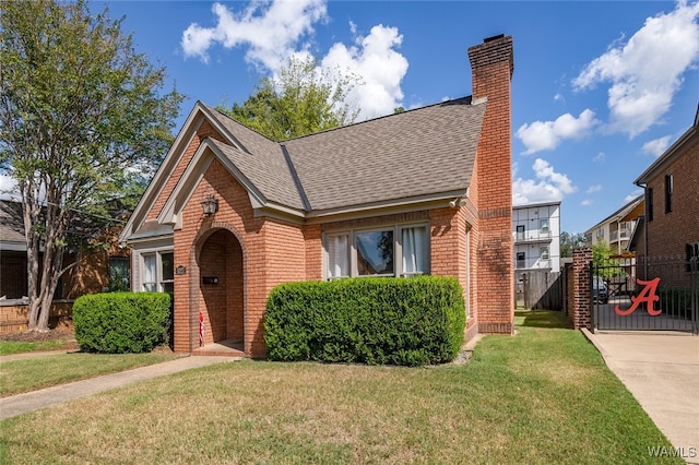 view of front of house with a front lawn