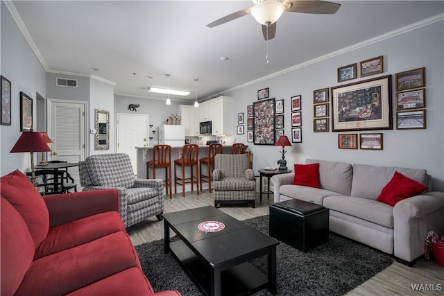 712 Frank Thomas Ave Unit 303, Tuscaloosa, AL 35401 - living area with light wood-style flooring, ornamental molding, and ceiling fan