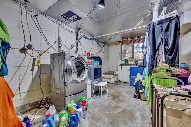 clothes washing area featuring washing machine and dryer