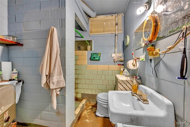 bathroom featuring sink, concrete floors, and toilet