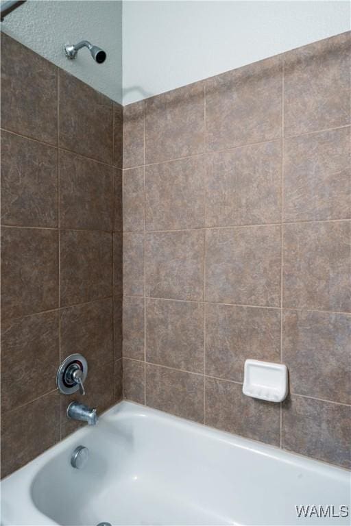 600 13th St E Unit 532, Tuscaloosa, AL 35401 - bathroom featuring bathing tub / shower combination
