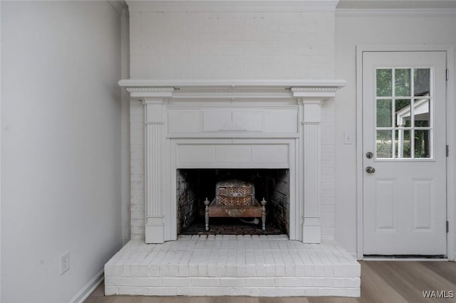 4205 Cloverdale Est, Northport, AL 35473 - detailed view of ornamental molding, wood finished floors, and a fireplace with raised hearth