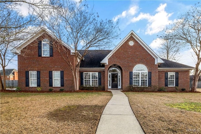 view of front of house featuring a front lawn