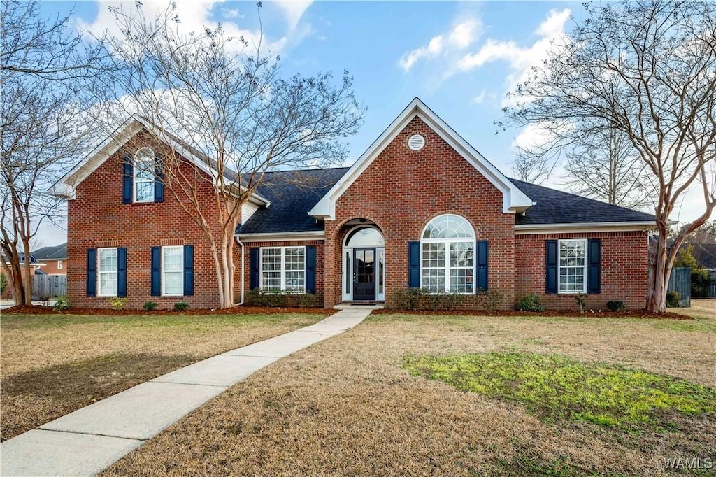 view of front of home with a front lawn