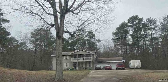 view of front of house with a garage and driveway