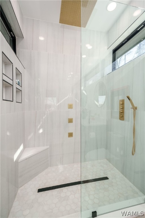 bathroom featuring tiled shower