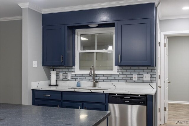 kitchen featuring crown molding, a sink, dishwasher, decorative backsplash, and blue cabinets