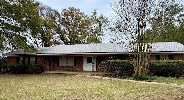 ranch-style home featuring a porch and a front lawn