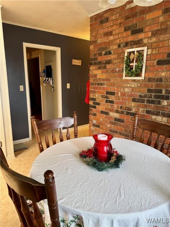 dining area with ornamental molding