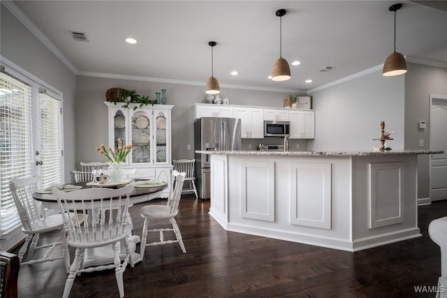 kitchen featuring visible vents, recessed lighting, white cabinetry, and appliances with stainless steel finishes
